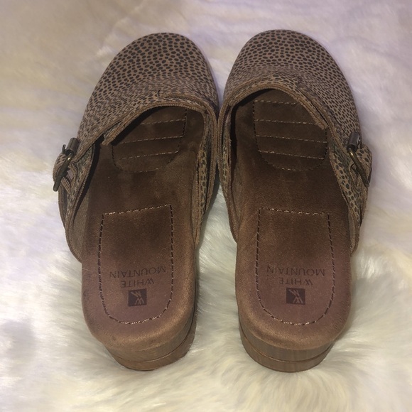 White Mountain BEHOLD Leopard Print Clogs - Picture 4 of 9